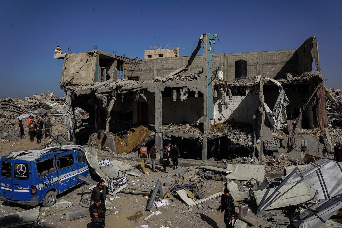 صورة للدمار الذي لحق بمركز شرطة في حي الشيخ رضوان بمدينة غزة، بعد استهداف الجيش الإسرائيلي له في 31 يناير/كانون الثاني 2026. تصوير: عمر أشتوي