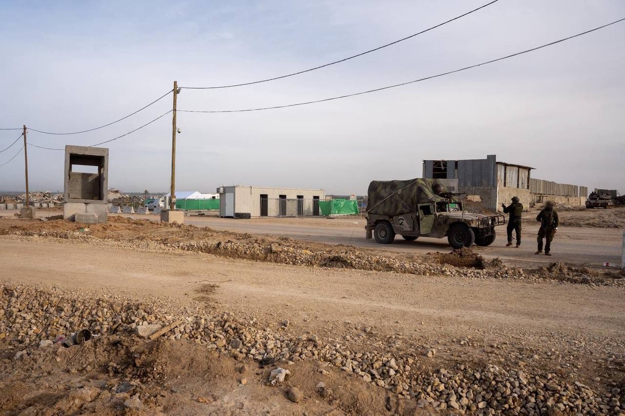 مجمّع الفحص الإسرائيلي للقادمين من معبر رفح.jpg