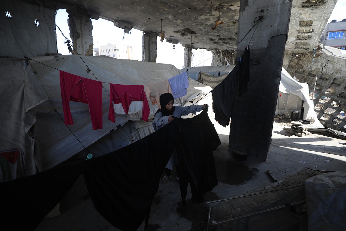 يستقبل الفلسطينيون شهر رمضان وسط دمار غير مسبوق للمباني، بما فيها المساجد التي يؤدون فيها شعائرهم الدينية. مدينة غزة، 19 فبراير/شباط 2026. صورة: عمر أشتوي