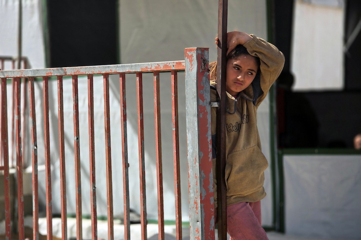 وداع الطفل مهند النجار (14 عاماً) الذي ارتقى بنيران الجيش الإسرائيلي  شرق خان يونس جنوب قطاع غزة، ١٨ فبراير/شباط ٢٠٢٦. تصوير: طارق محمد (APA Images)