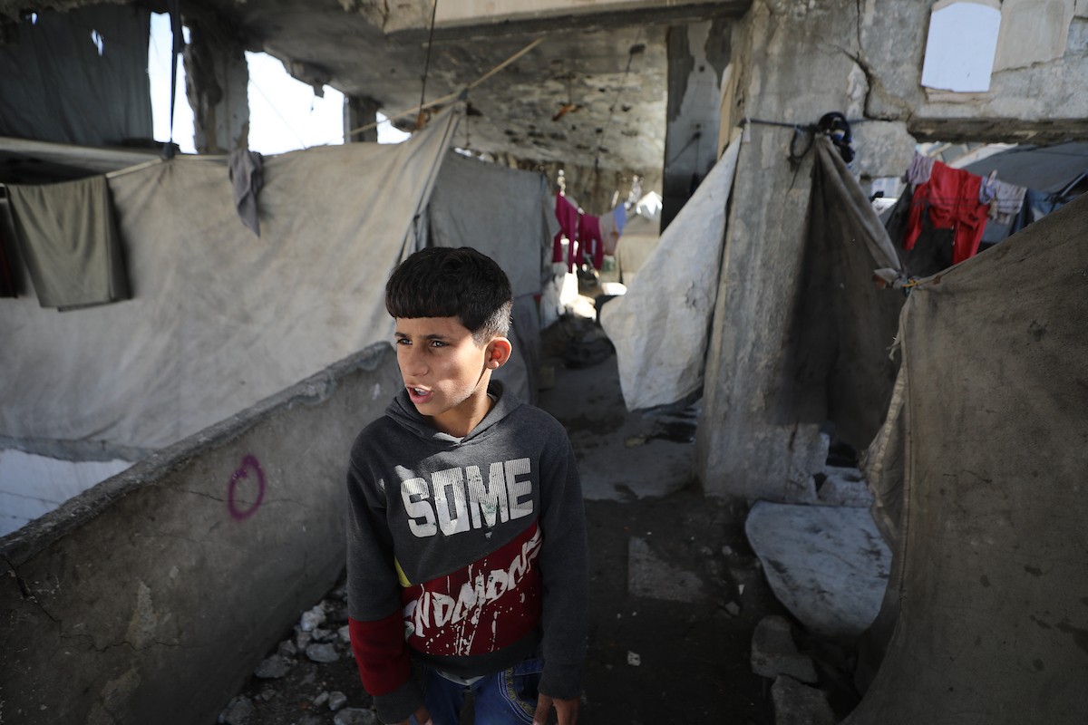 يستقبل الفلسطينيون شهر رمضان وسط دمار غير مسبوق للمباني، بما فيها المساجد التي يؤدون فيها شعائرهم الدينية. مدينة غزة، 19 فبراير/شباط 2026. صورة: عمر أشتوي