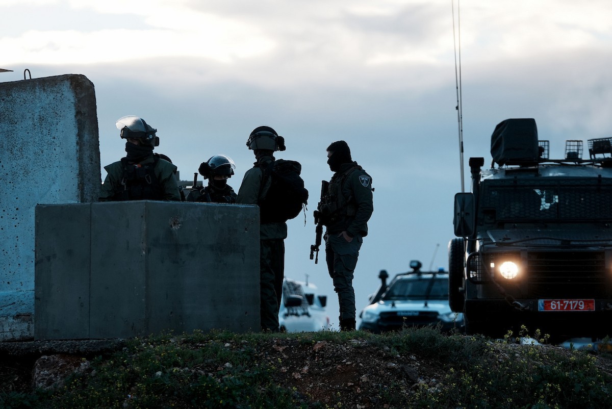 منعت السلطات الإسرائيلية دخول الفلسطينيين من الضفة الغربية إلى القدس لأداء صلاة الجمعة الثانية من شهر رمضان في المسجد الأقصى ، في 27 فبراير/شباط 2026. وتجمّع آلاف منذ ساعات الصباح الباكر عند حاجز قلنديا في محاولة للوصول إلى الأقصى، وسط إجراءات أمنية مشددة في المنطقة