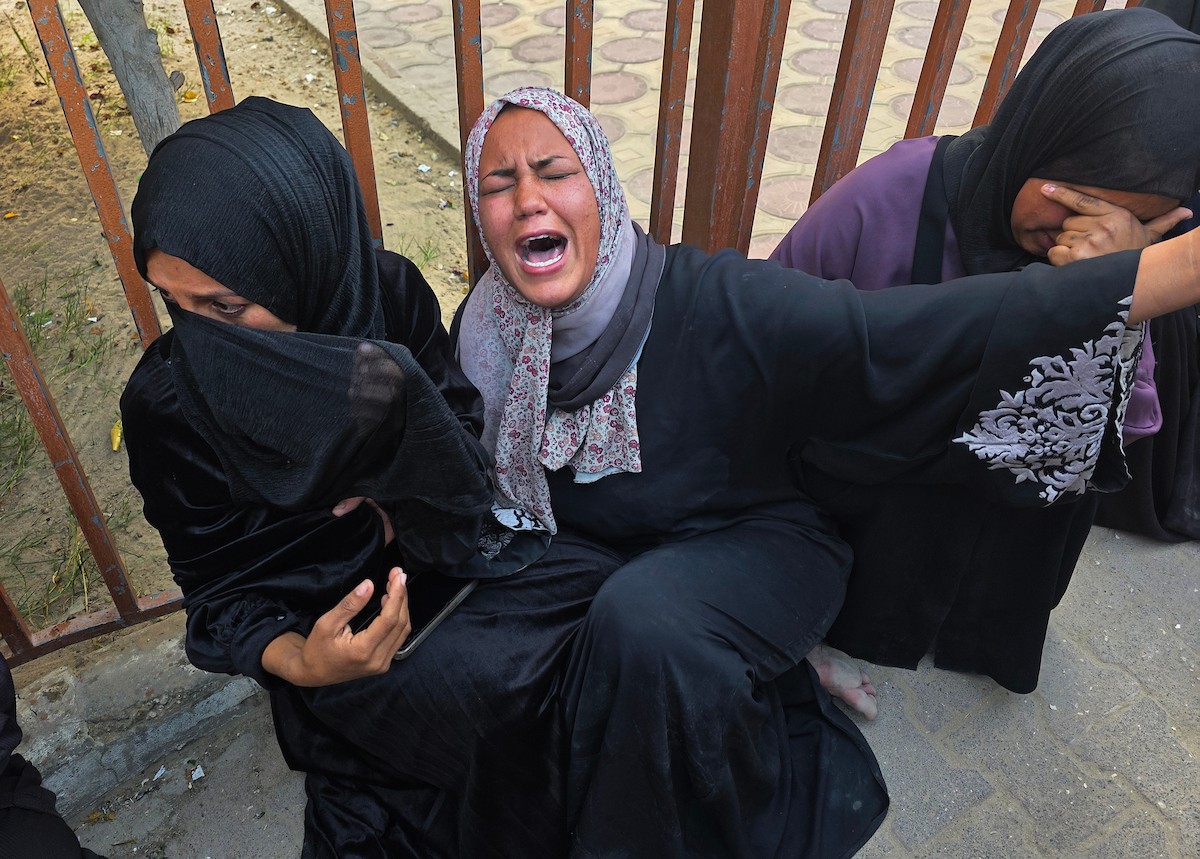 وداع جثمان الطفل إياد أحمد الربيعية (3 أعوام)  في مستشفى ناصر بخان يونس، جنوب قطاع غزة، 2 فبراير/شباط 2026. صورة: طارق محمد