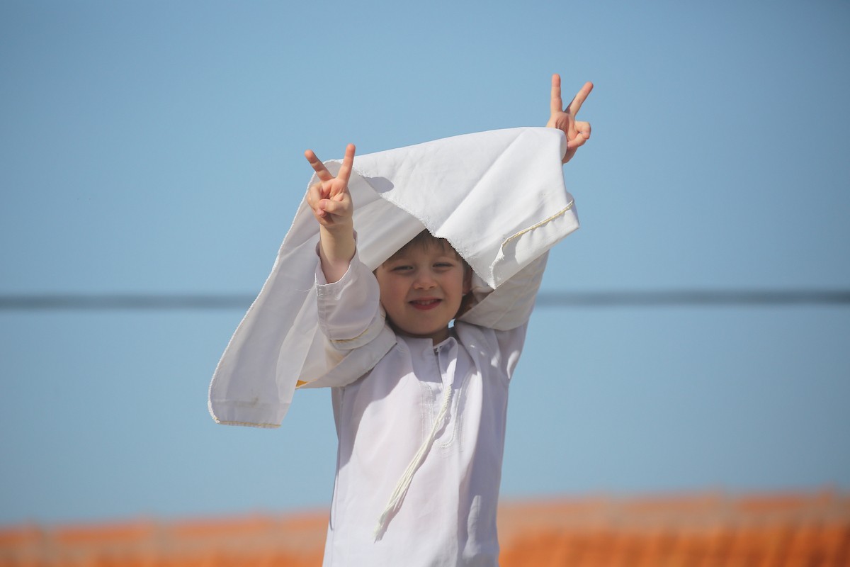 تظهر أعلام إسرائيلية في موقع أثري ببلدة سبسطية، غرب نابلس، في الضفة الغربية المحتلة، بتاريخ 20 فبراير/شباط 2026. تصوير: محمد ناصر