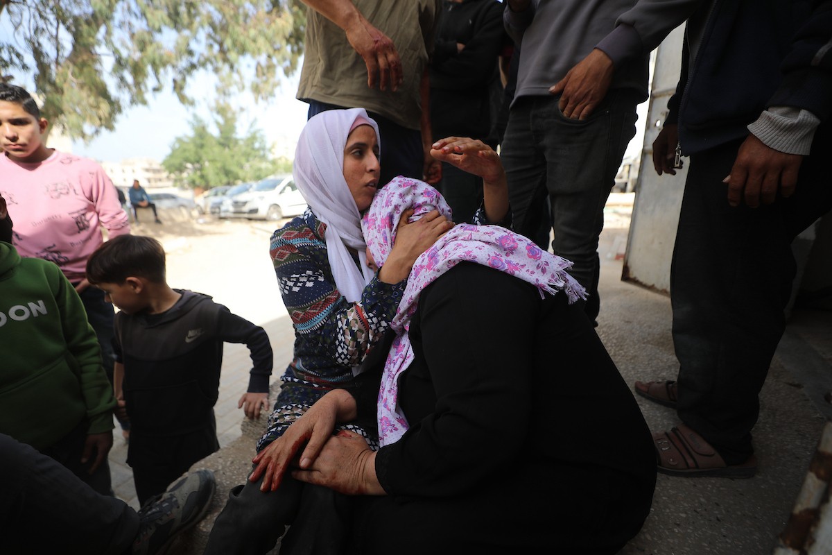 ودّاع جثمان وصل إلى مستشفى الشفاء في مدينة غزة. وكان قد استشهد بنيران الجيش الإسرائيلي أثناء جمعه الحطب في بيت لاهيا، شمال قطاع غزة، 8 فبراير/شباط 2026. تصوير: عمر أشتوي