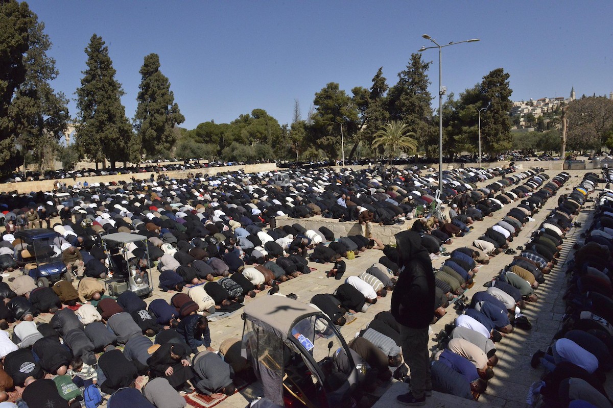 أدى الفلسطينيون أول صلاة جمعة من شهر رمضان في المسجد الأقصى بالقدس، في 20 فبراير/شباط 2026. صورة من دائرة الأوقاف الإسلامية بالقدس
