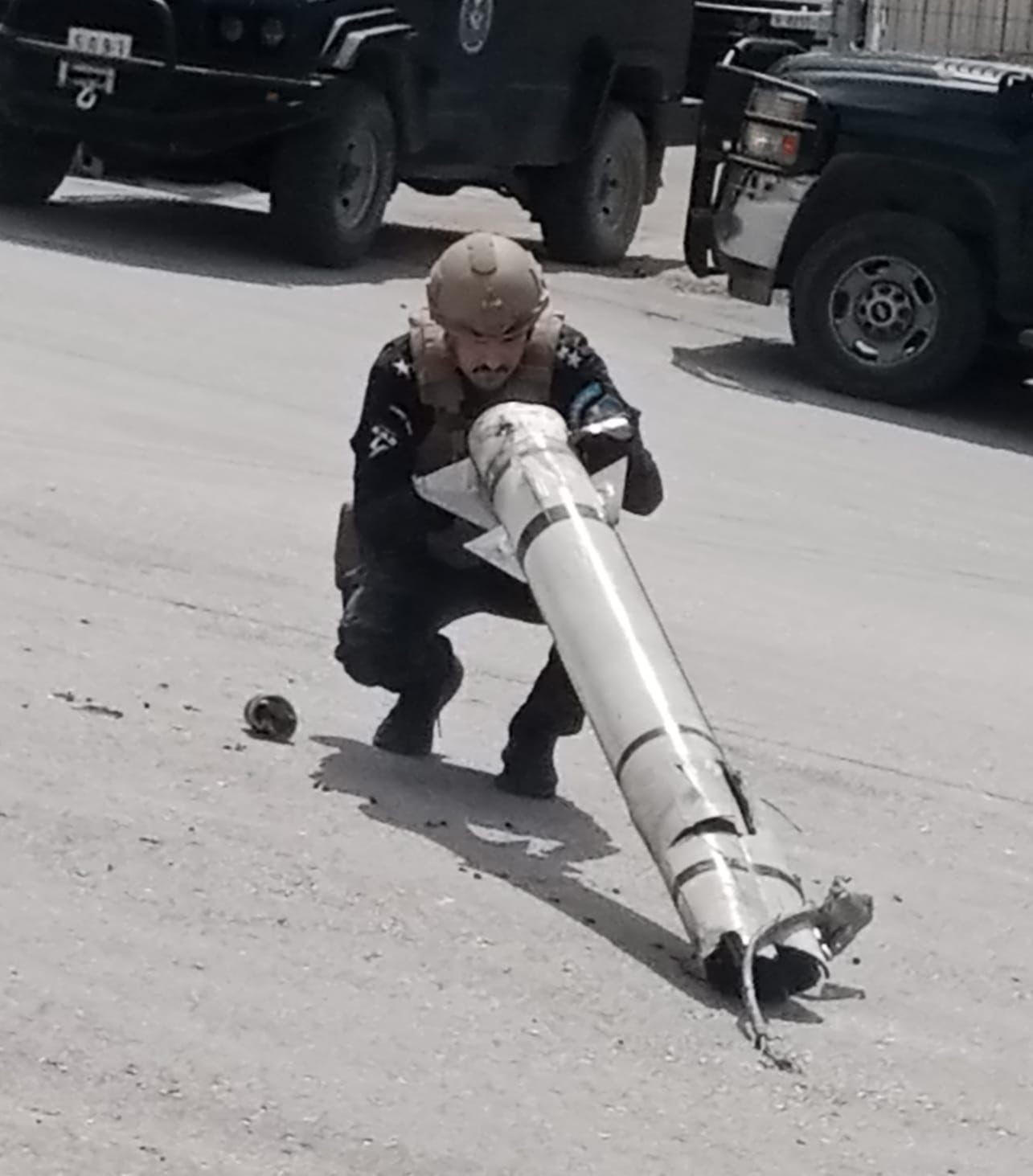 الشرطة تتعامل مع (39) شظية صاروخية متساقطة في محافظات الضفة 4.jpg