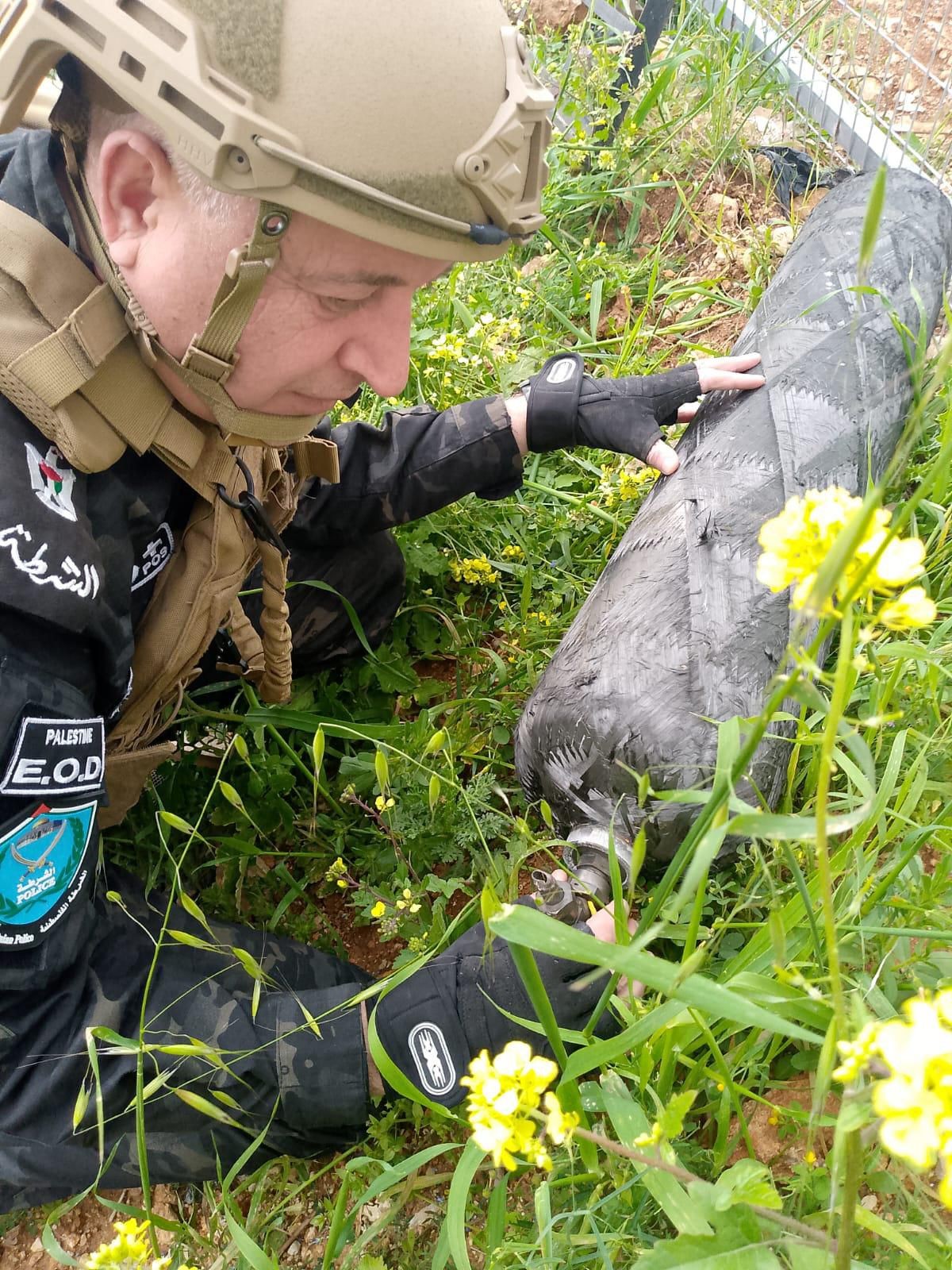 الشرطة تتعامل مع (39) شظية صاروخية متساقطة في محافظات الضفة.jpg