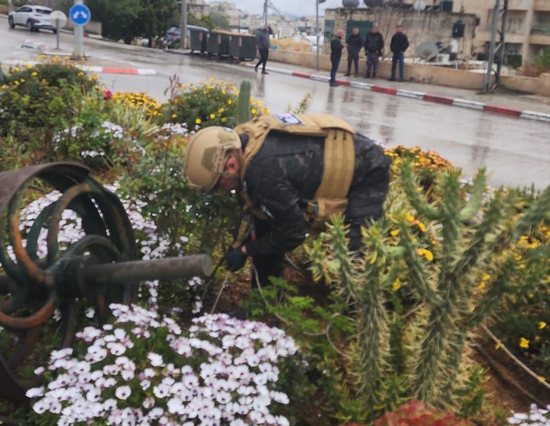 الشرطة تتعامل مع (39) شظية صاروخية متساقطة في محافظات الضفة 6.jpg