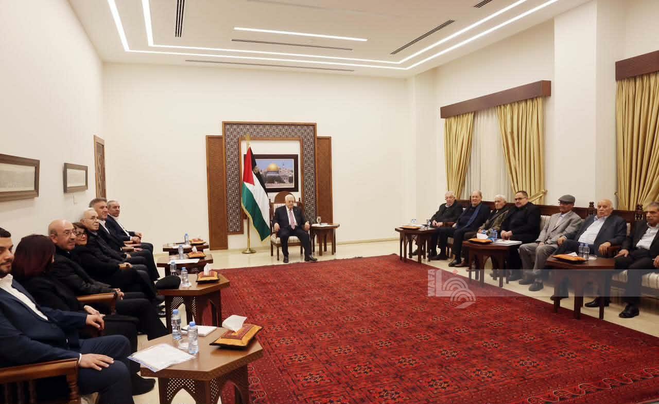 رام الله - الرئيس محمود عباس، خلال ترؤسه اجتماع اللجنة التحضيرية للمؤتمر العام الثامن لحركة فتح