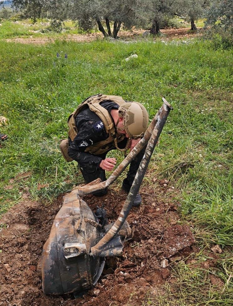 الشرطة تتعامل مع (39) شظية صاروخية متساقطة في محافظات الضفة 2.jpg