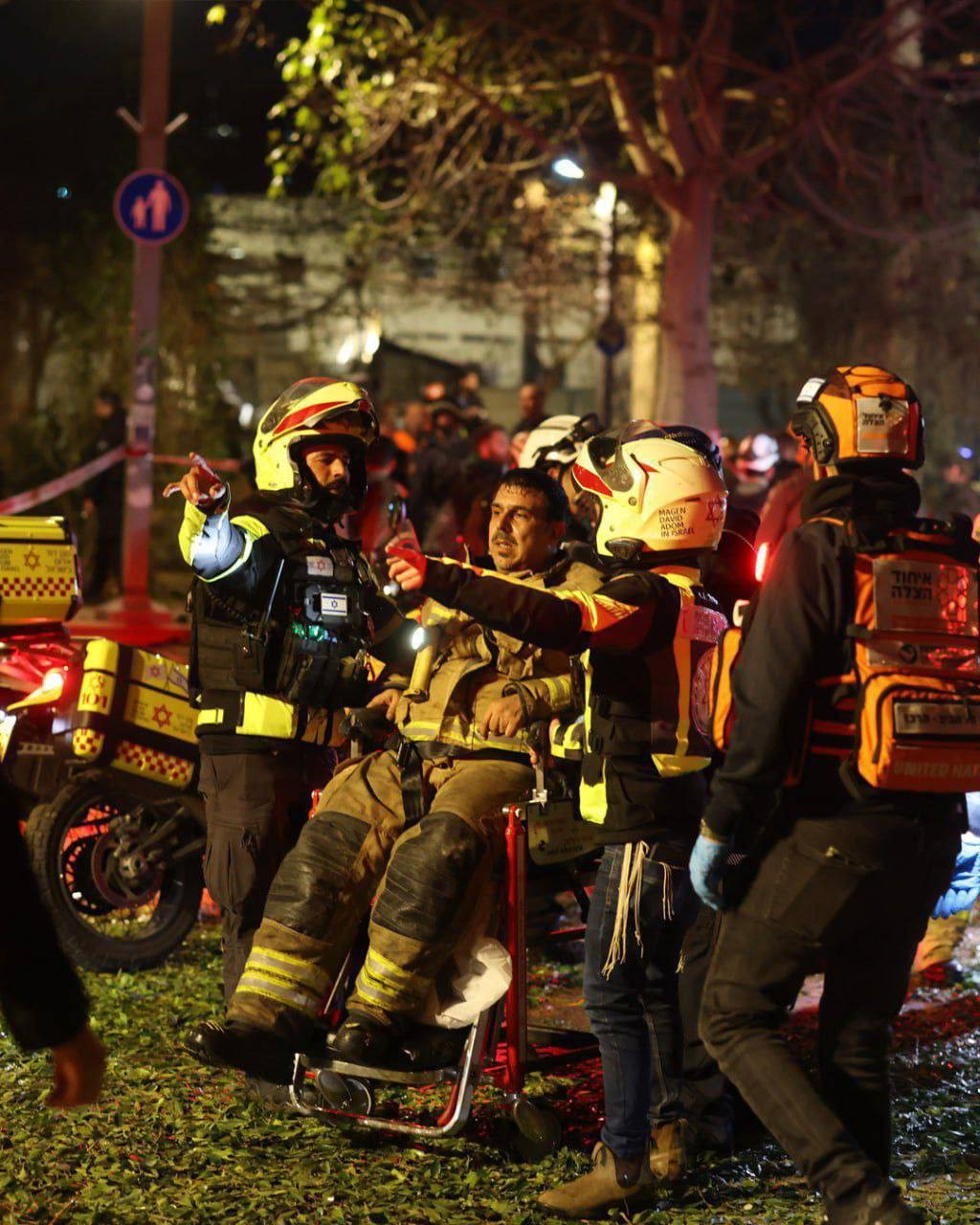 مشاهد تظهر الدمار الكبير في تل أبيب جراء سقوط صواريخ إيرانية على مناطق متعددة. 33.jpg