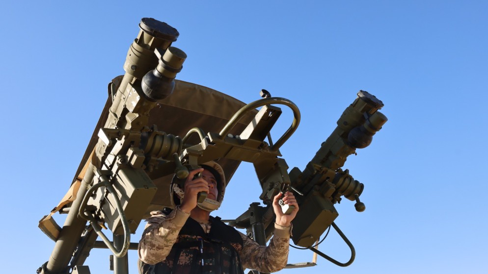 اللواء الركن الحنيطي يزور وحدة صواريخ الهوك معدل 20 ويشارك مرتبات قاعدة الشهيد موفق السلطي مأدبة الإفطار 11.jpeg