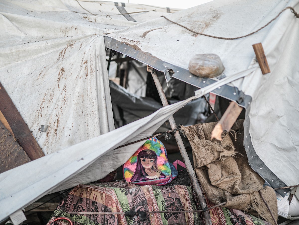 شنت طائرات حربية إسرائيلية غارة جوية قرب مخيم للنازحين في دير البلح بوسط قطاع غزة في 25 مارس/آذار 2026. أسفر الهجوم عن استشهاد شخص وإصابة آخرين. ولا يزال العنف مستمراً في غزة رغم وقف إطلاق النار الذي دخل حيز التنفيذ في 10 أكتوبر/تشرين الأول، . (صورة: رمزي أبو عامر)