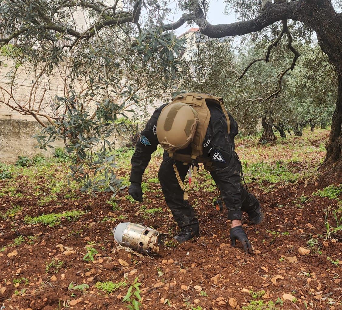 الشرطة تتعامل مع (39) شظية صاروخية متساقطة في محافظات الضفة 3.jpg