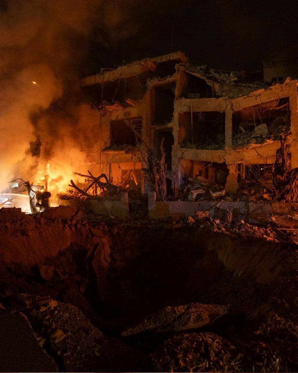 مشاهد تظهر الدمار الكبير في تل أبيب جراء سقوط صواريخ إيرانية على مناطق متعددة. 1.jpg