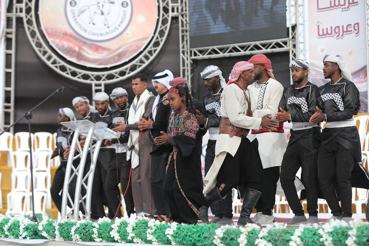 حفل زفاف جماعي لنحو 300 عروس وعريس، تحت عنوان فستان الفرح 2، نظمته مؤسسة الفارس الشم في دير البلح، وسط قطاع غزة، في 24 أبريل/نيسان 2026، (صورة: معز صالحي)