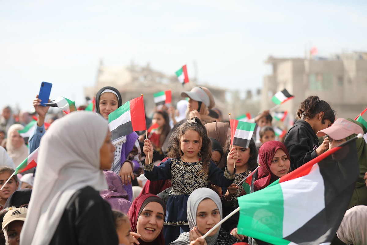 حفل زفاف جماعي لنحو 300 عروس وعريس، تحت عنوان فستان الفرح 2، نظمته مؤسسة الفارس الشم في دير البلح، وسط قطاع غزة، في 24 أبريل/نيسان 2026، (صورة: معز صالحي)