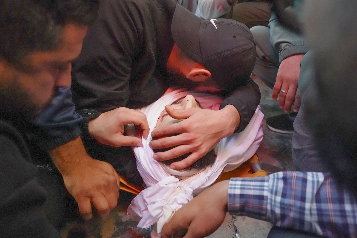 جنازة الزميل الصحفي محمد وشاح، مراسل قناة الجزيرة مباشر، الذي اغتيل في غارة جوية إسرائيلية بقطاع غزة، 9 أبريل/نيسان 2026.