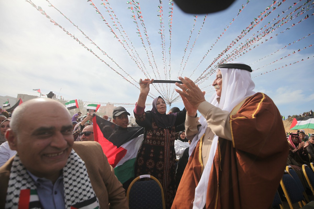 حفل زفاف جماعي لنحو 300 عروس وعريس، تحت عنوان فستان الفرح 2، نظمته مؤسسة الفارس الشم في دير البلح، وسط قطاع غزة، في 24 أبريل/نيسان 2026، (صورة: معز صالحي)