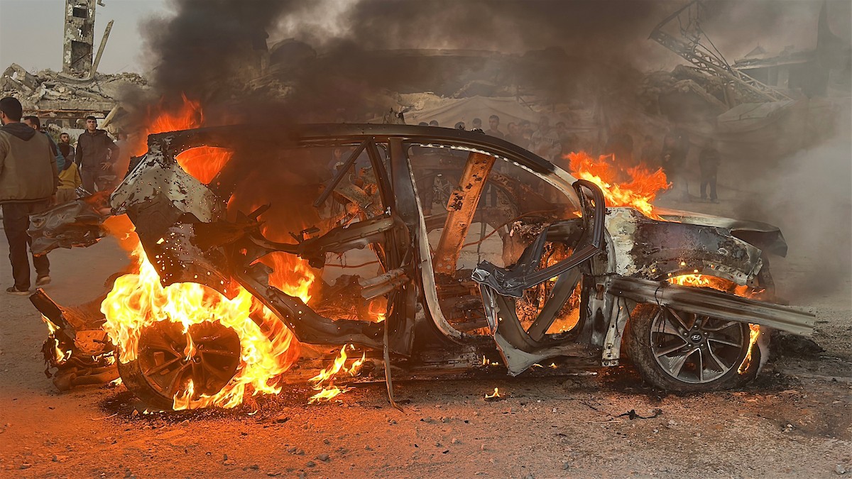 مركبة الزميل الصحفي الشهيد محمد وشاح، مراسل قناة الجزيرة مباشر بعد ان استهدفتها طائرة مسيّرة إسرائيلية غرب مدينة غزة  8 أبريل/نيسان 2026، (صورة: هادي داود )