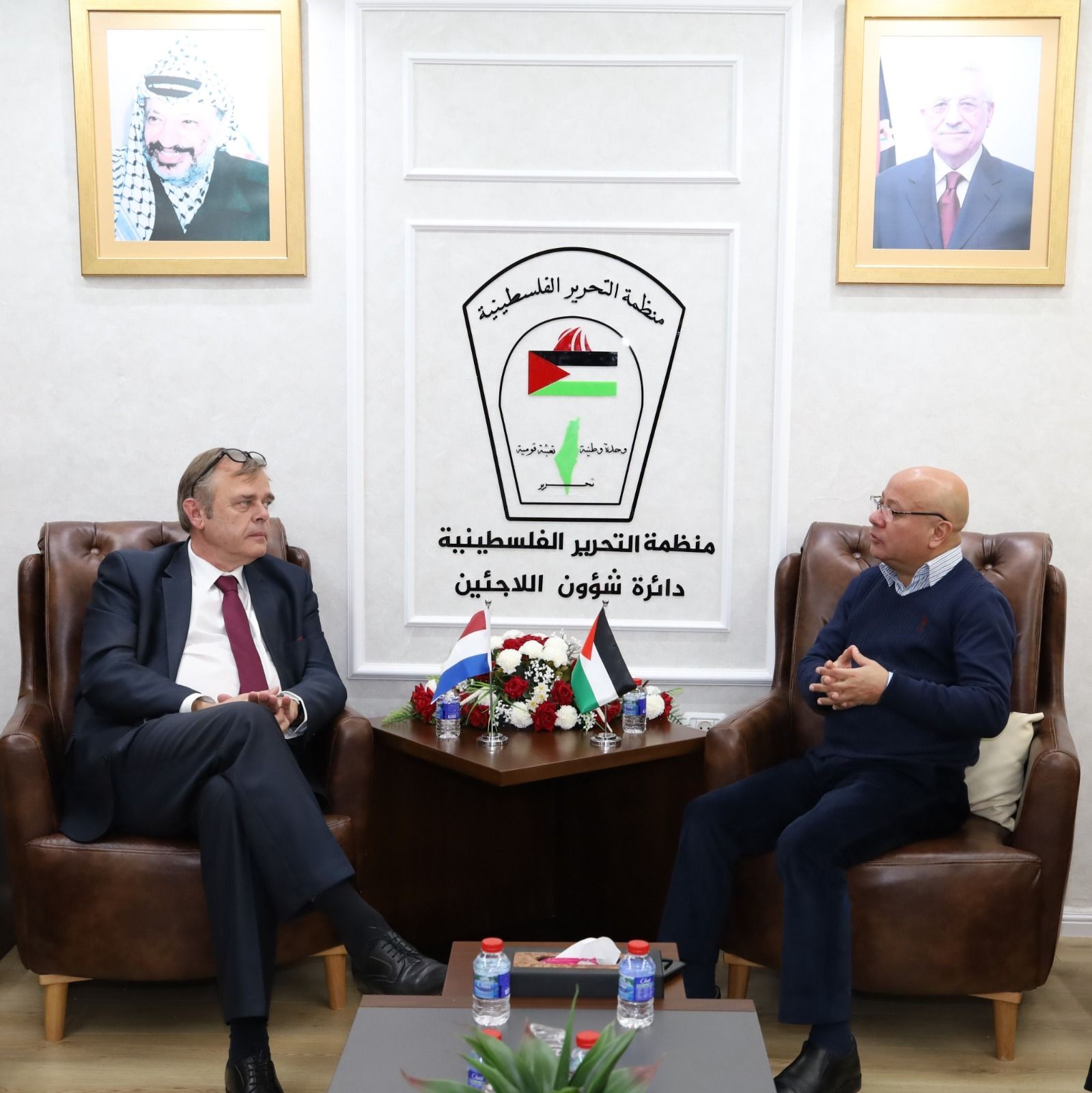 أبو هولي يبحث مع السفير الهولندي سبل دعم الاونروا وحماية ولايتها من مخاطر الاستهداف الوجودي.jpg