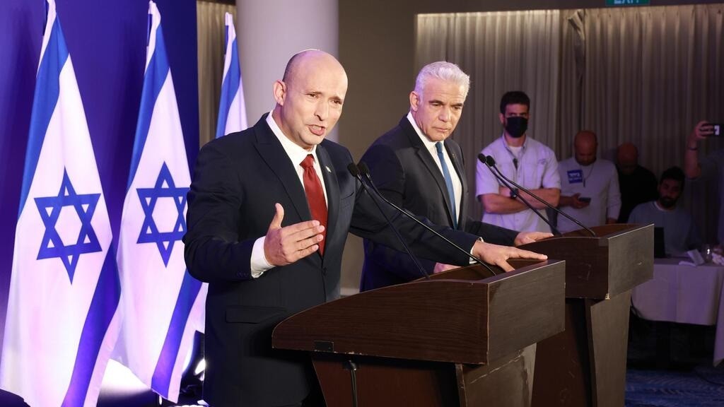 مؤتمر صحفي مشترك يجمع لابيد و بينيت (صورة..دانا كوبيل)