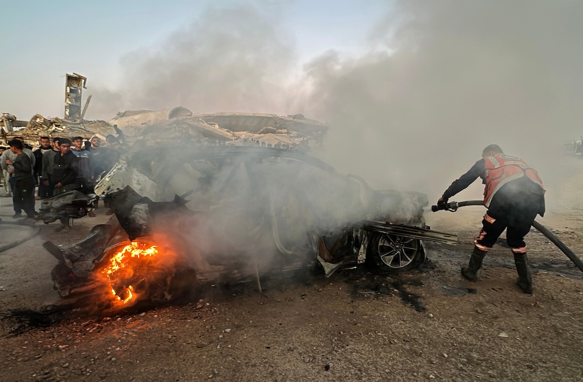 مركبة الزميل الصحفي الشهيد محمد وشاح، مراسل قناة الجزيرة مباشر بعد ان استهدفتها طائرة مسيّرة إسرائيلية غرب مدينة غزة  8 أبريل/نيسان 2026، (صورة: هادي داود )