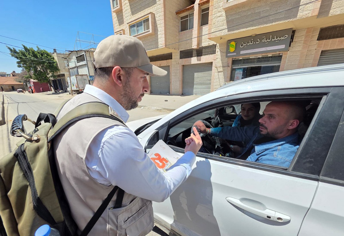 الحملة الانتخابية في مدينة دير البلح وسط قطاع غزة في 12 أبريل/نيسان 2026، ضمن الانتخابات المحلية المقرر إجراؤها في 25 أبريل/نيسان (صورة: أحمد إبراهيم)