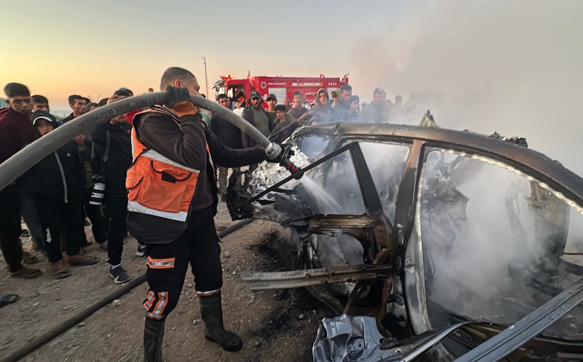 مركبة الزميل الصحفي الشهيد محمد وشاح، مراسل قناة الجزيرة مباشر بعد ان استهدفتها طائرة مسيّرة إسرائيلية غرب مدينة غزة  8 أبريل/نيسان 2026، (صورة: هادي داود )