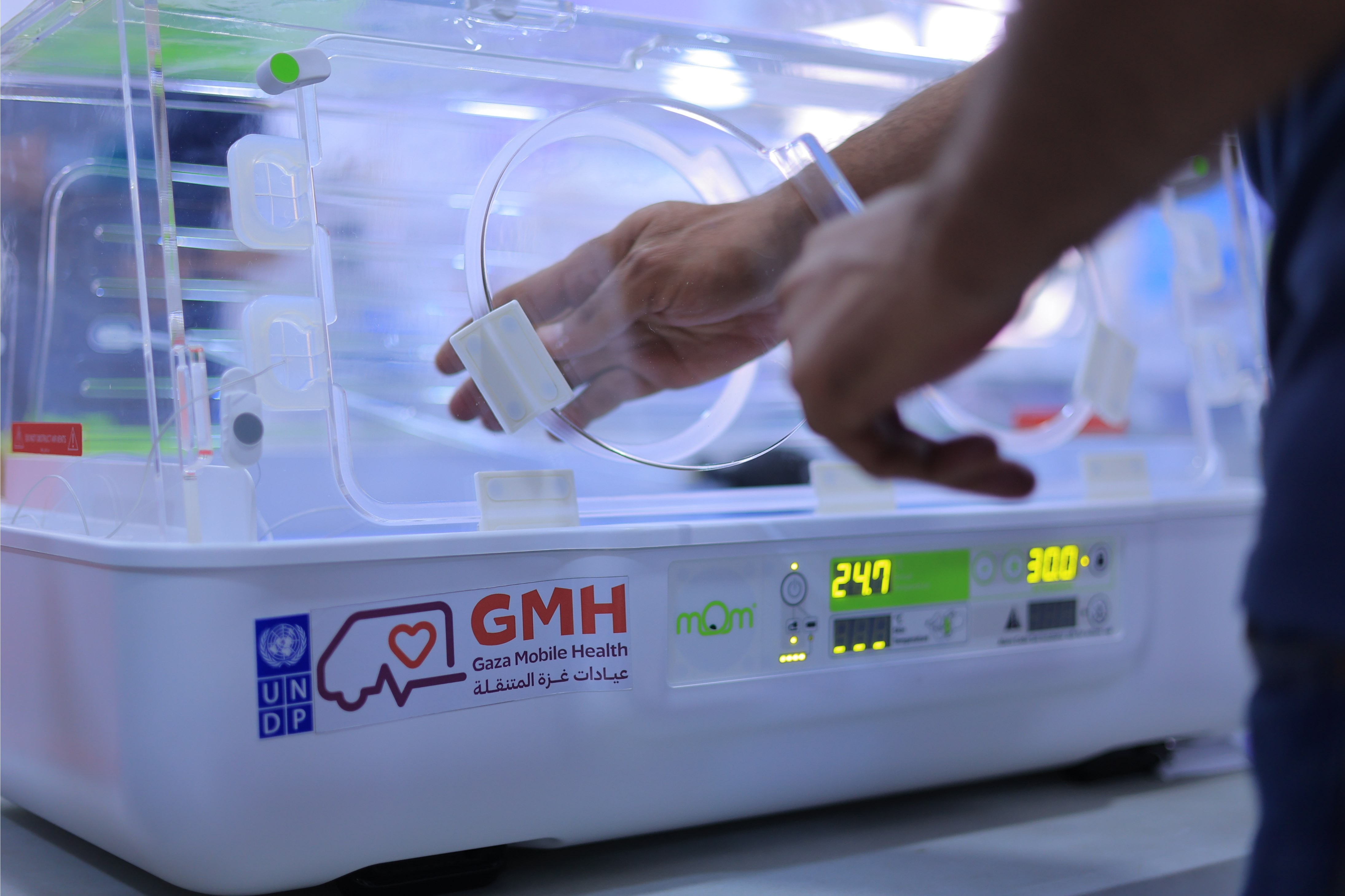 وصول حاضنات لحديثي الولادة إلى غزة