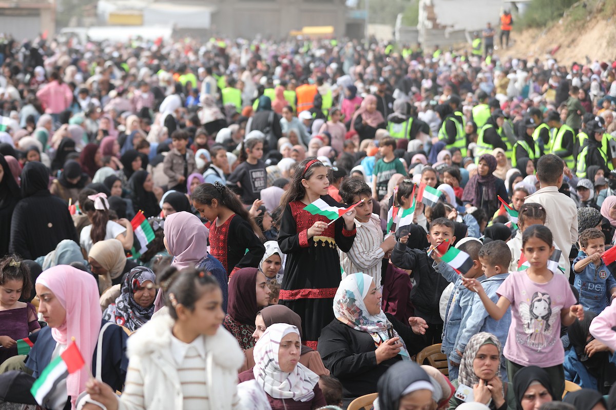 حفل زفاف جماعي لنحو 300 عروس وعريس، تحت عنوان فستان الفرح 2، نظمته مؤسسة الفارس الشم في دير البلح، وسط قطاع غزة، في 24 أبريل/نيسان 2026، (صورة: معز صالحي)