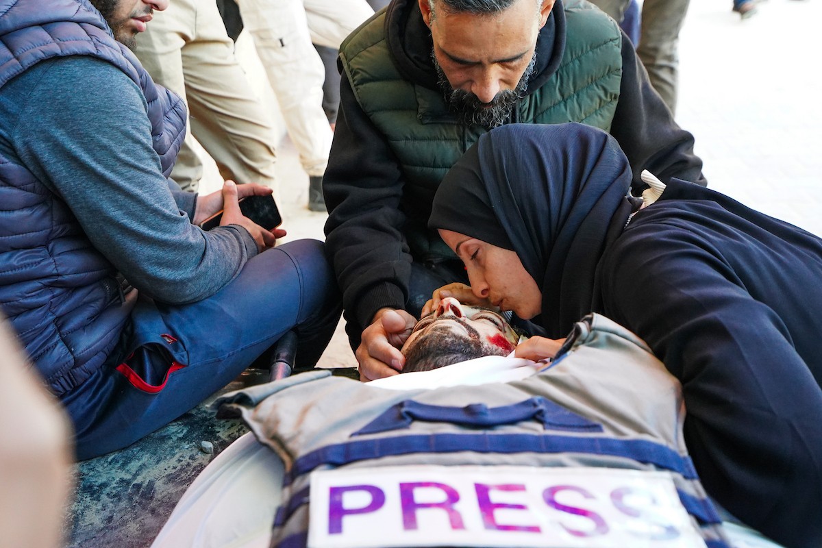 جنازة الزميل الصحفي محمد وشاح، مراسل قناة الجزيرة مباشر، الذي اغتيل في غارة جوية إسرائيلية بقطاع غزة، 9 أبريل/نيسان 2026.