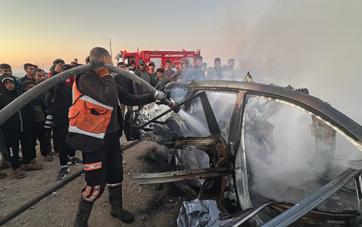 مركبة الزميل الصحفي الشهيد محمد وشاح، مراسل قناة الجزيرة مباشر بعد ان استهدفتها طائرة مسيّرة إسرائيلية غرب مدينة غزة  8 أبريل/نيسان 2026، (صورة: هادي داود )