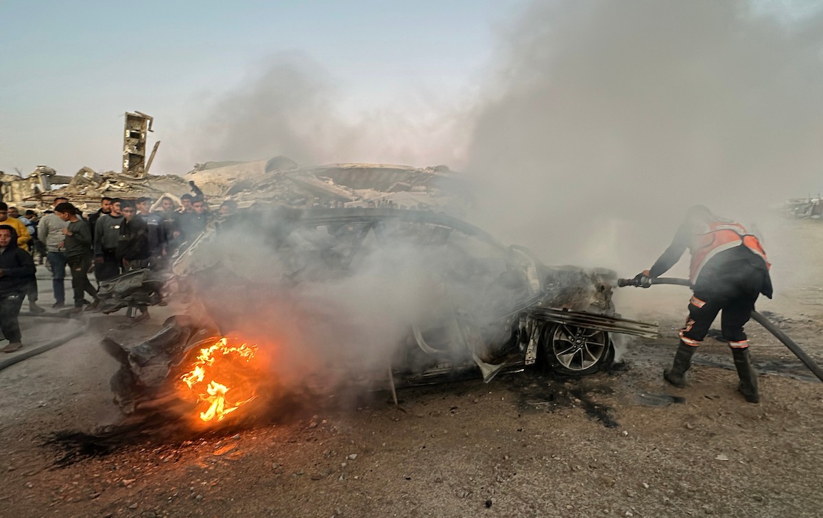 مركبة الزميل الصحفي الشهيد محمد وشاح، مراسل قناة الجزيرة مباشر بعد ان استهدفتها طائرة مسيّرة إسرائيلية غرب مدينة غزة  8 أبريل/نيسان 2026، (صورة: هادي داود )