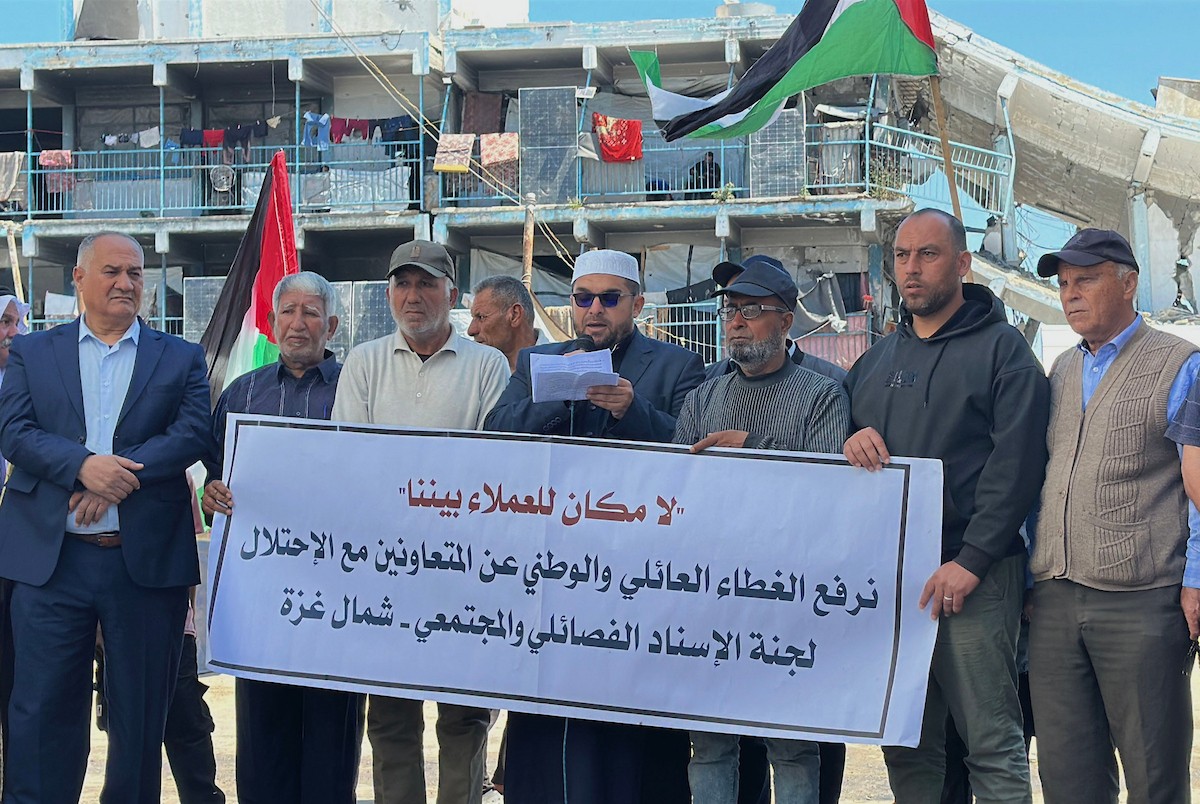 شارك فلسطينيون في اعتصام دعت إليه لجنة دعم الفصائل والمجتمعات في مخيم جباليا للاجئين، شمال قطاع غزة، في 22 أبريل/نيسان 2026. (صورة: هادي داود)