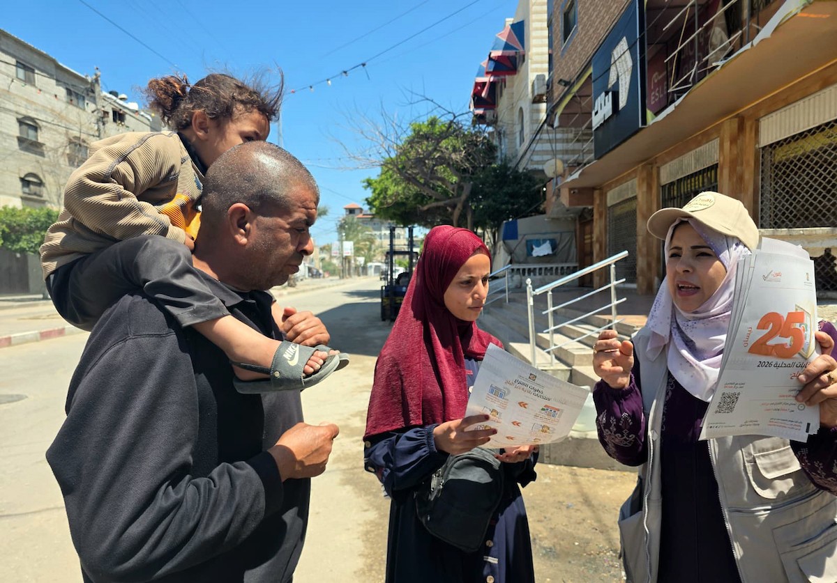 الحملة الانتخابية في مدينة دير البلح وسط قطاع غزة في 12 أبريل/نيسان 2026، ضمن الانتخابات المحلية المقرر إجراؤها في 25 أبريل/نيسان (صورة: أحمد إبراهيم)