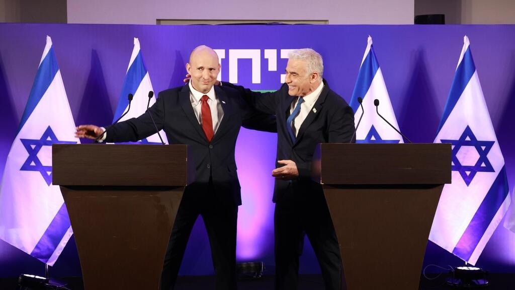 مؤتمر صحفي مشترك يجمع لابيد و بينيت (صورة..دانا كوبيل)