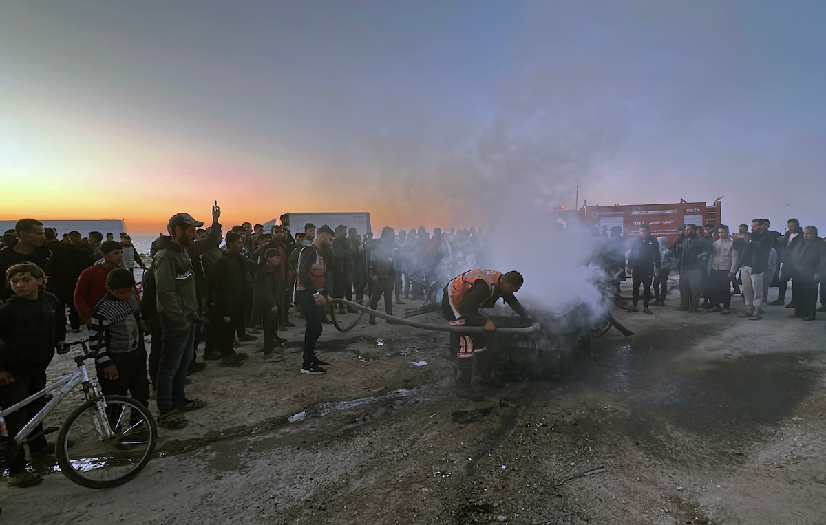 مركبة الزميل الصحفي الشهيد محمد وشاح، مراسل قناة الجزيرة مباشر بعد ان استهدفتها طائرة مسيّرة إسرائيلية غرب مدينة غزة  8 أبريل/نيسان 2026، (صورة: هادي داود )