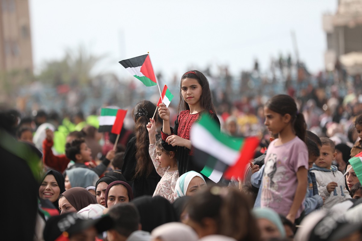 حفل زفاف جماعي لنحو 300 عروس وعريس، تحت عنوان فستان الفرح 2، نظمته مؤسسة الفارس الشم في دير البلح، وسط قطاع غزة، في 24 أبريل/نيسان 2026، (صورة: معز صالحي)