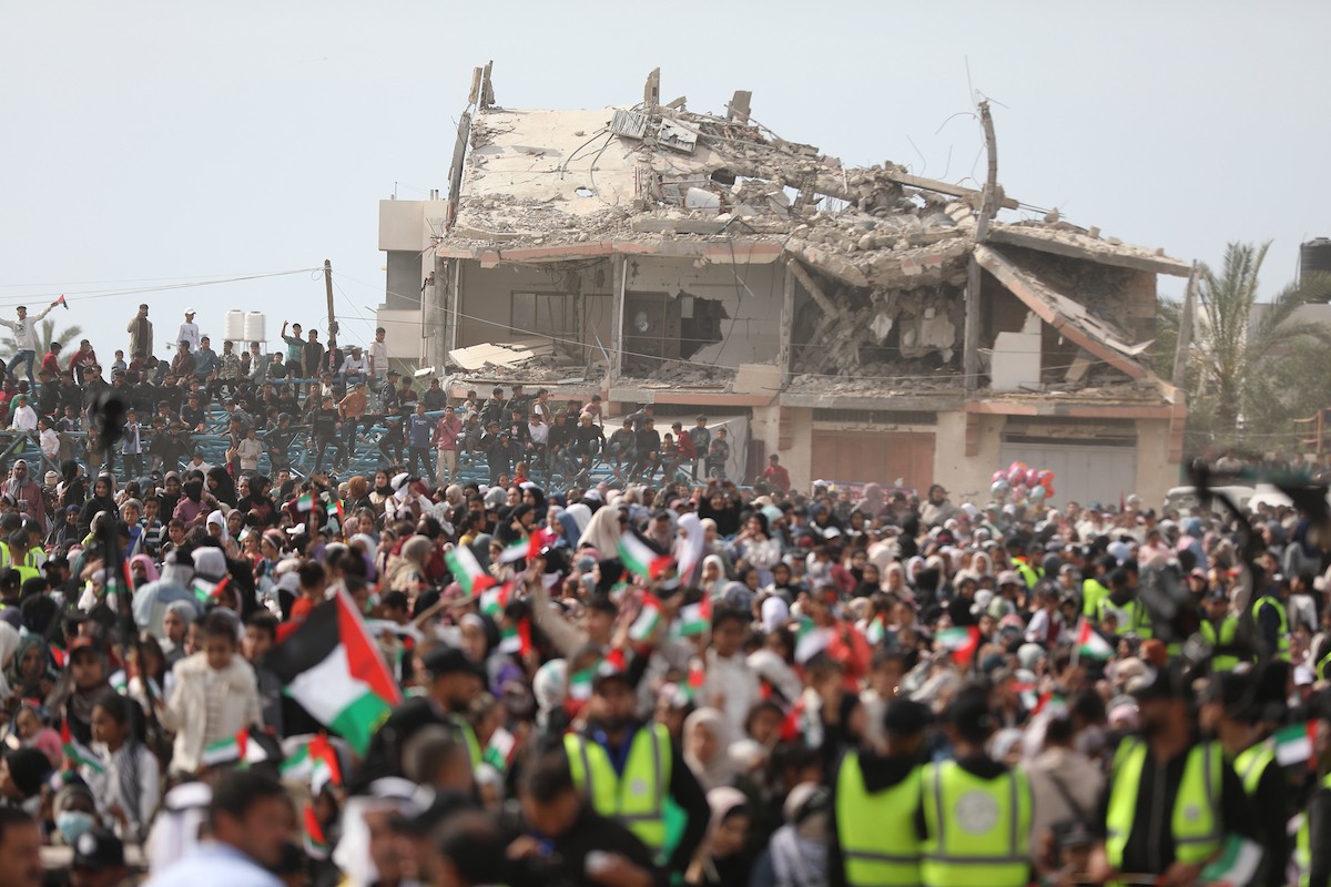 حفل زفاف جماعي لنحو 300 عروس وعريس، تحت عنوان فستان الفرح 2، نظمته مؤسسة الفارس الشم في دير البلح، وسط قطاع غزة، في 24 أبريل/نيسان 2026، (صورة: معز صالحي)