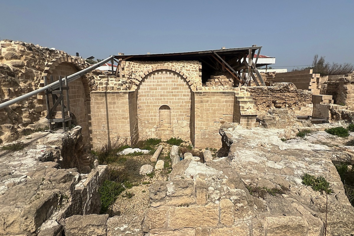 دير القديس هيلاريون وسط قطاع غزة المدرج على قائمة التراث العالمي وأحد أقدم المواقع الأثرية في الشرق الأوسط معرّض للخطر بسبب العدوان الإسرائيلي، النصيرات – وسط قطاع غزة، 18 أبريل/نيسان 2026، تصوير: يوسف أبو طفة