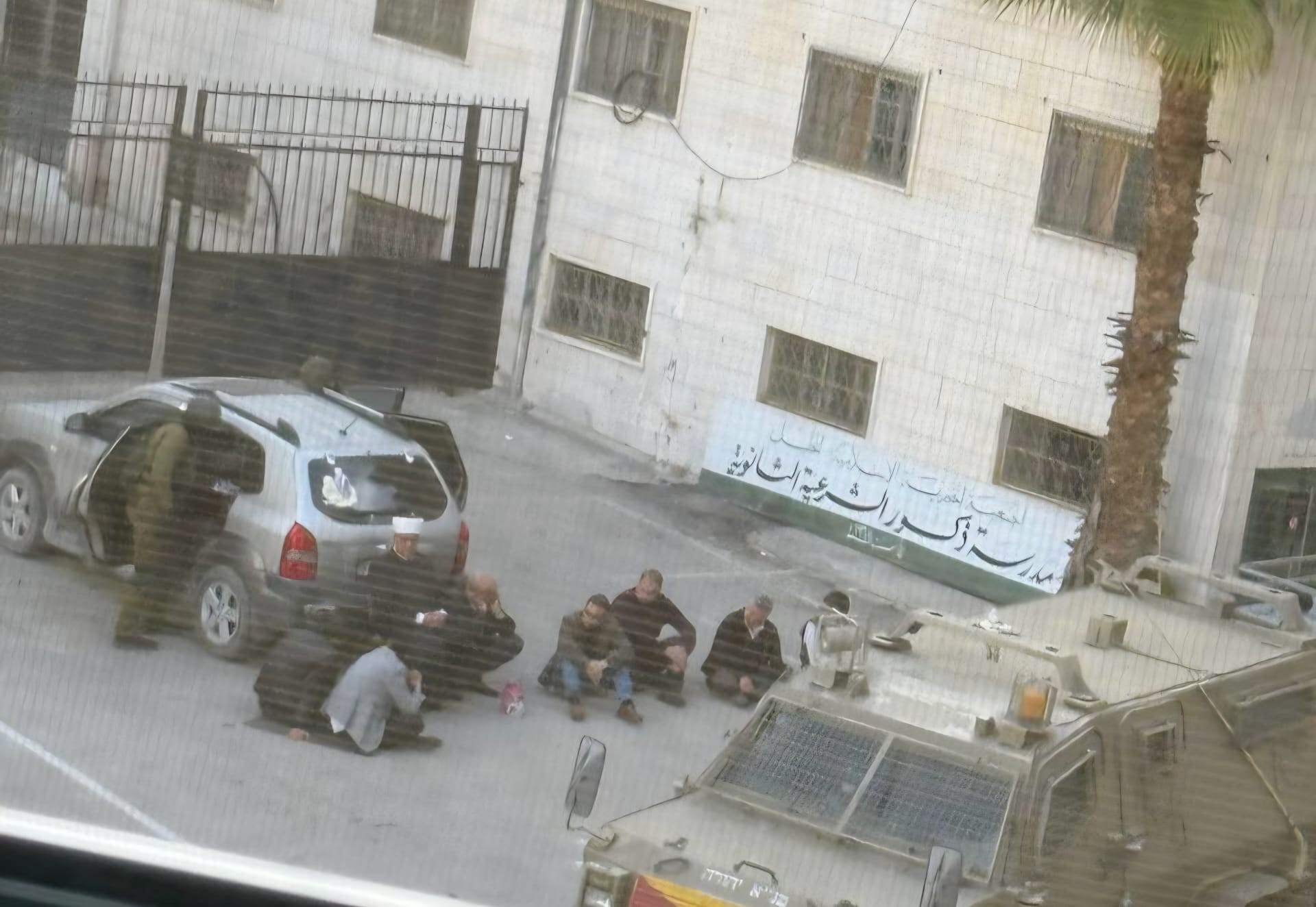 قوات الاحتلال تعتقل وزير الأوقاف السابق حاتم البكري.jpeg