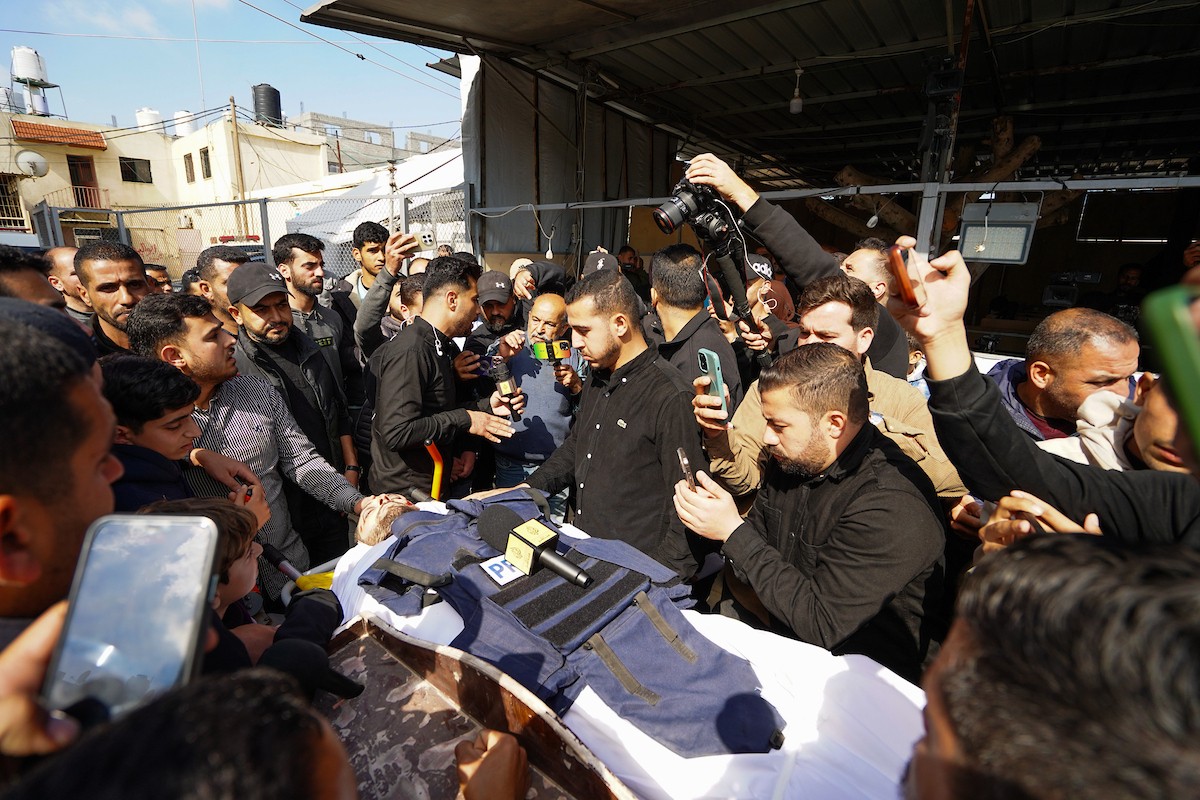 جنازة الزميل الصحفي محمد وشاح، مراسل قناة الجزيرة مباشر، الذي اغتيل في غارة جوية إسرائيلية بقطاع غزة، 9 أبريل/نيسان 2026.