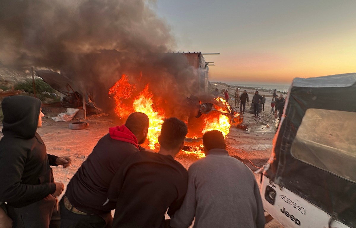 مركبة الزميل الصحفي الشهيد محمد وشاح، مراسل قناة الجزيرة مباشر بعد ان استهدفتها طائرة مسيّرة إسرائيلية غرب مدينة غزة  8 أبريل/نيسان 2026، (صورة: هادي داود )