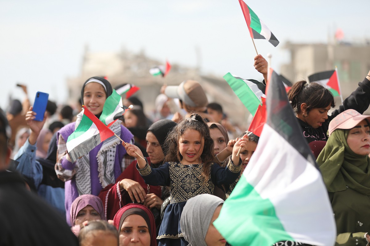 حفل زفاف جماعي لنحو 300 عروس وعريس، تحت عنوان فستان الفرح 2، نظمته مؤسسة الفارس الشم في دير البلح، وسط قطاع غزة، في 24 أبريل/نيسان 2026، (صورة: معز صالحي)