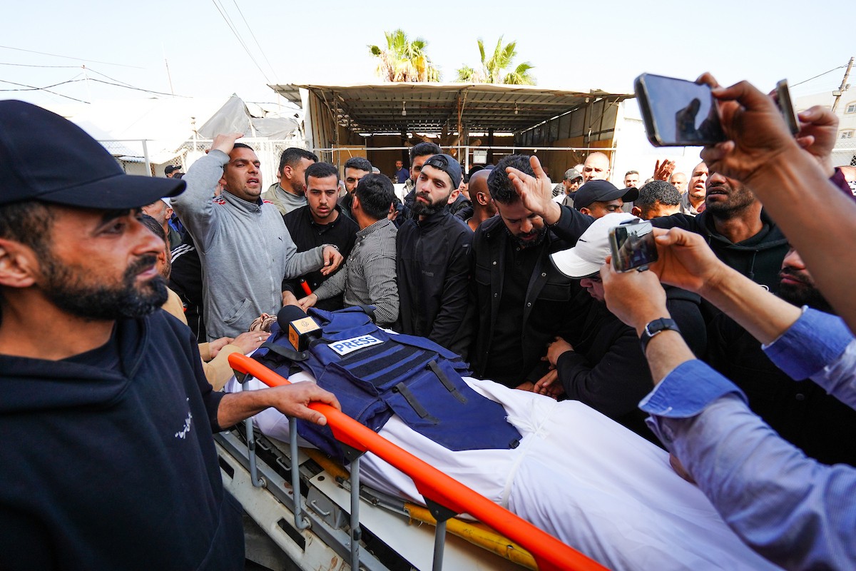 جنازة الزميل الصحفي محمد وشاح، مراسل قناة الجزيرة مباشر، الذي اغتيل في غارة جوية إسرائيلية بقطاع غزة، 9 أبريل/نيسان 2026.