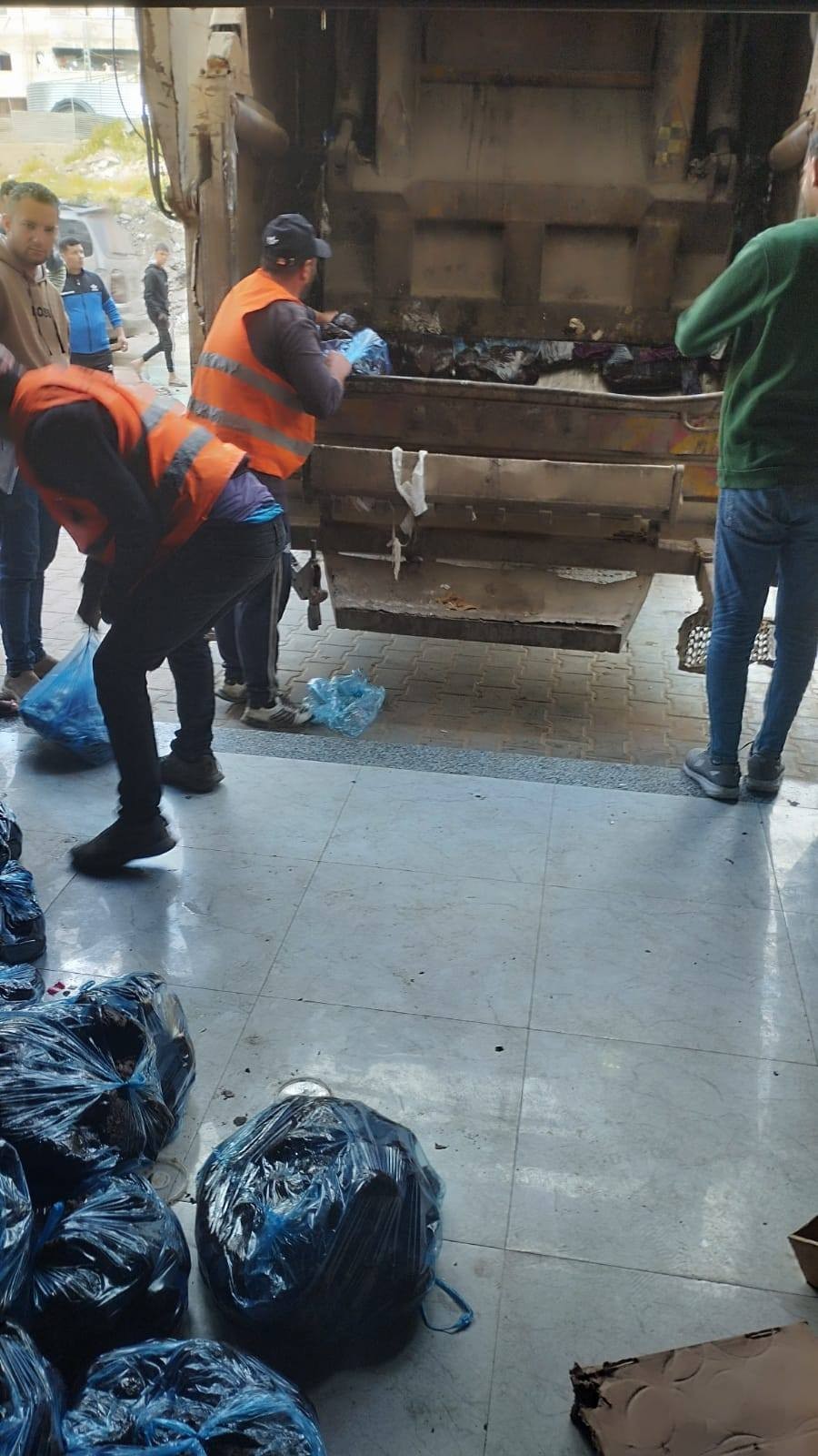 طواقم حماية المستهلك تتلف 4080 كيلوجرام من منتج المختوم شرق غزة ...jpg