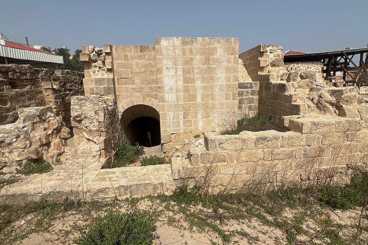 دير القديس هيلاريون وسط قطاع غزة المدرج على قائمة التراث العالمي وأحد أقدم المواقع الأثرية في الشرق الأوسط معرّض للخطر بسبب العدوان الإسرائيلي، النصيرات – وسط قطاع غزة، 18 أبريل/نيسان 2026، تصوير: يوسف أبو طفة