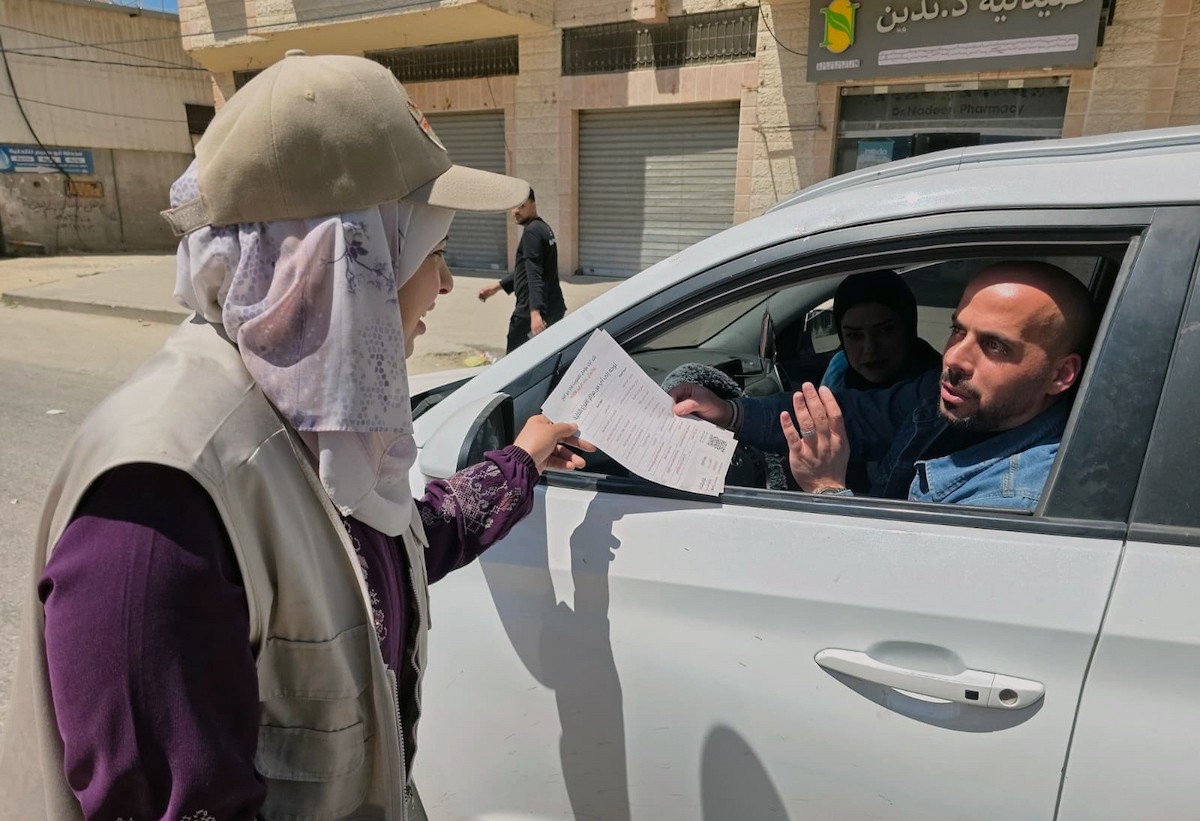 الحملة الانتخابية في مدينة دير البلح وسط قطاع غزة في 12 أبريل/نيسان 2026، ضمن الانتخابات المحلية المقرر إجراؤها في 25 أبريل/نيسان (صورة: أحمد إبراهيم)